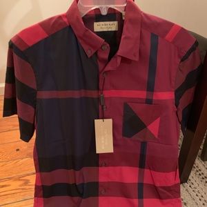 Short sleeve Burberry red button up